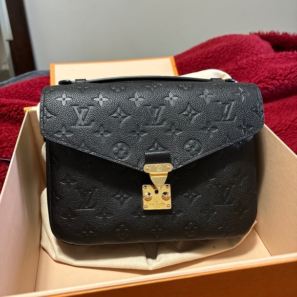Louis Vuitton Handbags - Louis Vuitton Pochette Métis purse